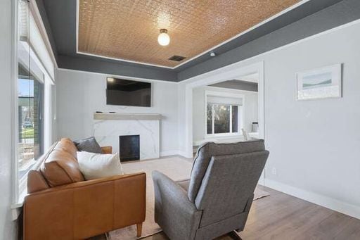 Building Photo - Beautiful 3 Bedroom Craftsman Bungalow Furnished or Unfurnished Available NOW!