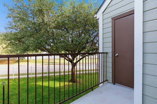 Building Photo - 3101 Sondra Dr