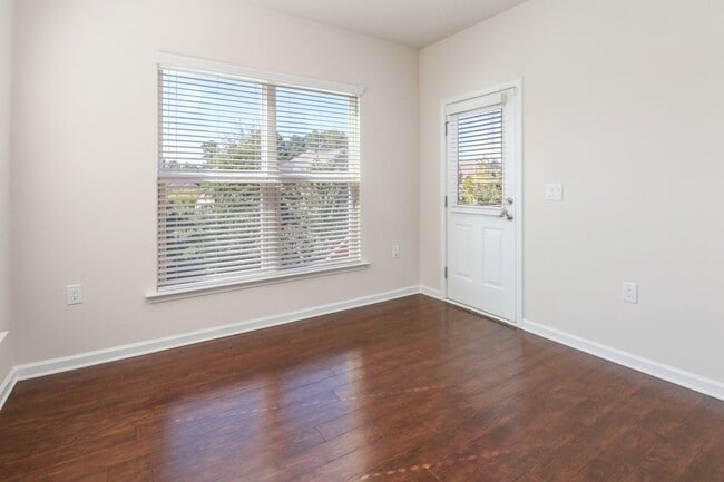 Building Photo - Stunning 4BD, 3BA Cary Home in Prime Locat...