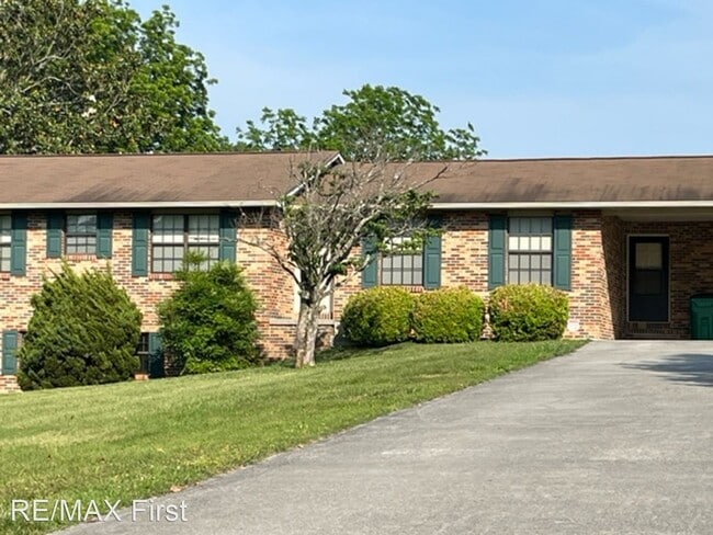 Primary Photo - 3 br, 2.5 bath House - 3547 Peppermint Hil...