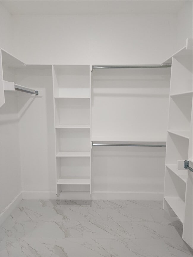 Building Photo - 2700 SW Blustery Dr