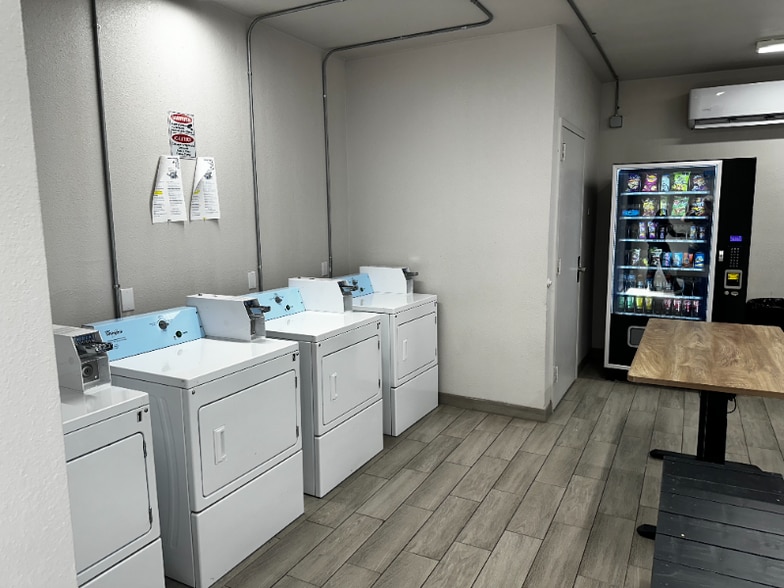 Building Photo - 220 S 25th Ave