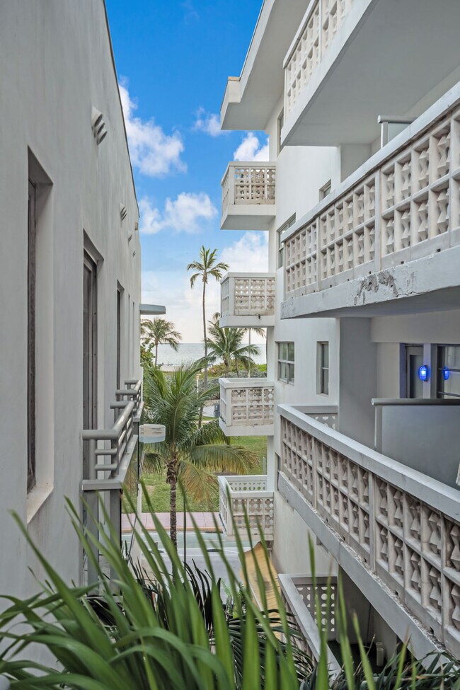 Building Photo - 1036 Ocean Dr