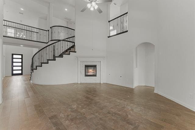 Building Photo - 1600 Lake Grove Dr