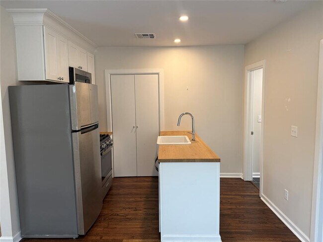 Building Photo - 1205 Military Ct