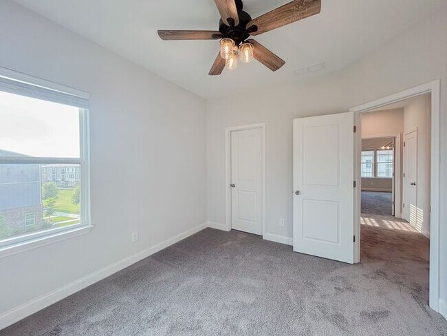 Building Photo - 625 Tiller Wy