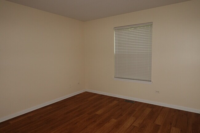 Building Photo - 210 Crestview Dr
