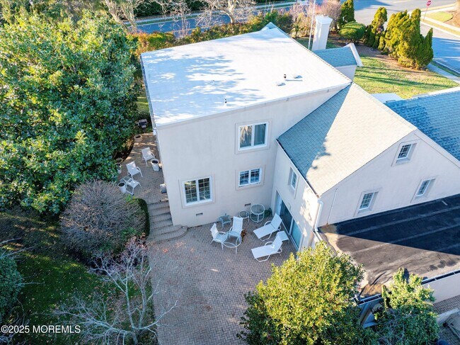 Building Photo - 12 Woodford Rd