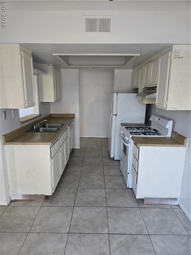 Building Photo - 2841 Wheelwright Dr