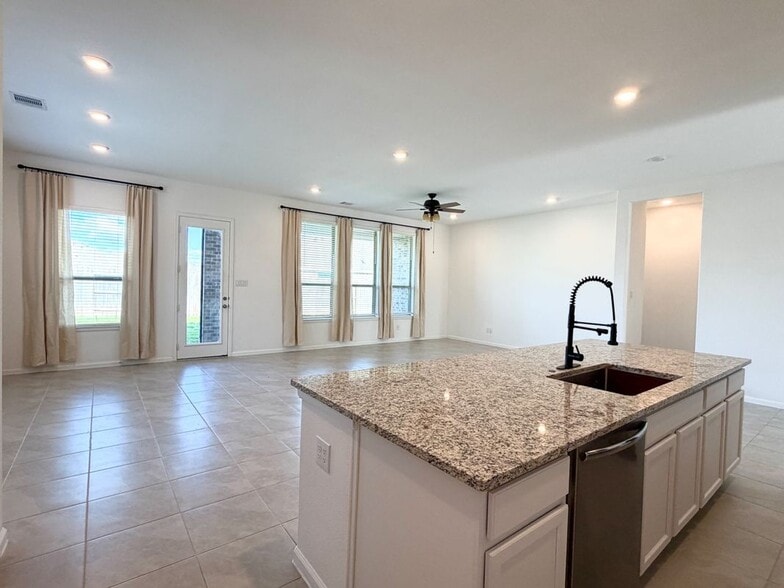 Building Photo - 3715 Rock Ledge Dr