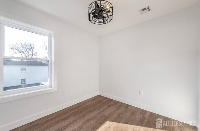 Building Photo - 227 21st St