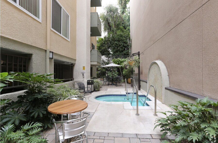 Building Photo - 467 S Arnaz Dr