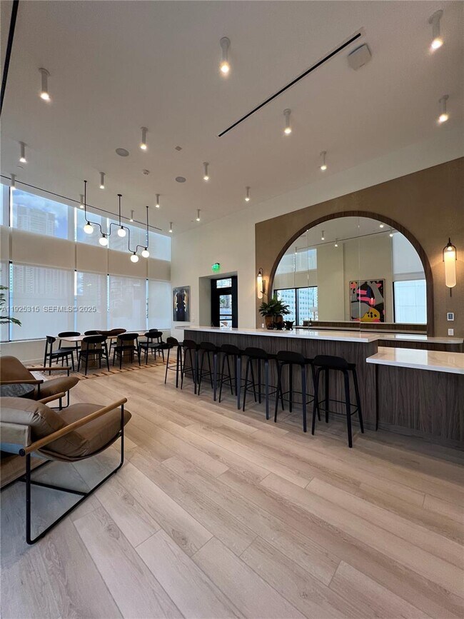 Building Photo - 225 N Miami Ave