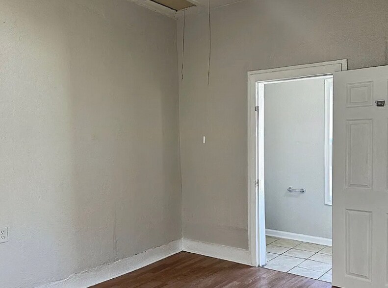 Building Photo - 1420 Mt Herman St
