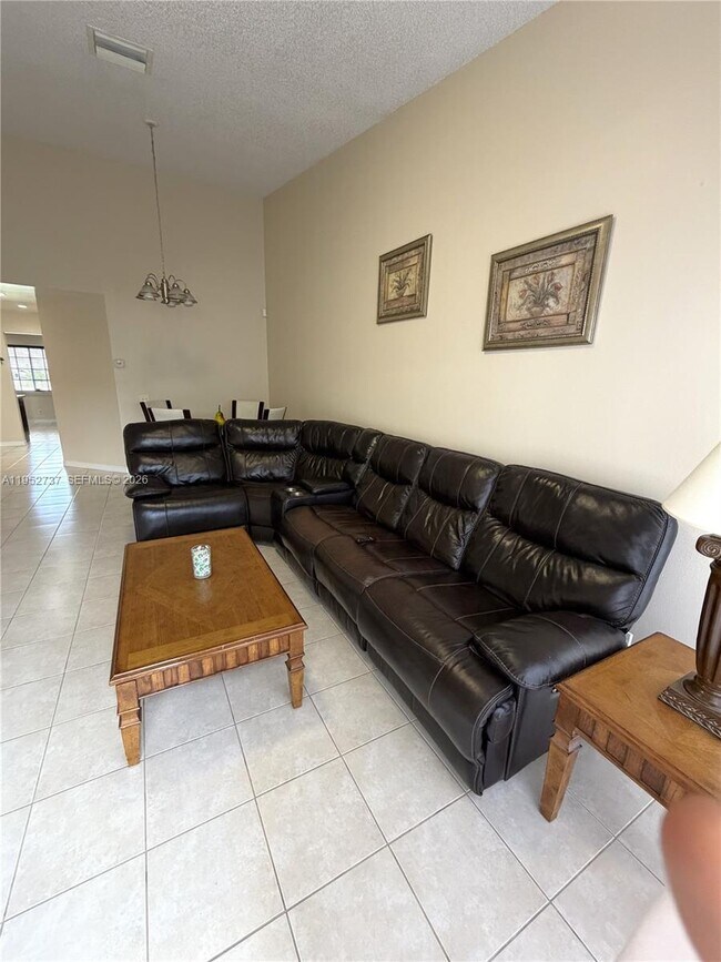 Building Photo - 1841 SW 116th Way