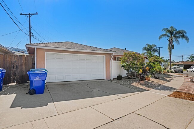 Building Photo - Beautiful 3BR Home with Solar, A/C, and Spacious Yard in San Diego