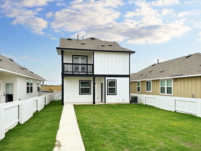 Building Photo - 424 Hortus Dr