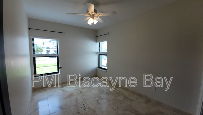 Building Photo - 21369 SW 92nd Ave