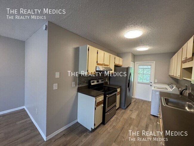 Building Photo - 836 W Rosewood Ln