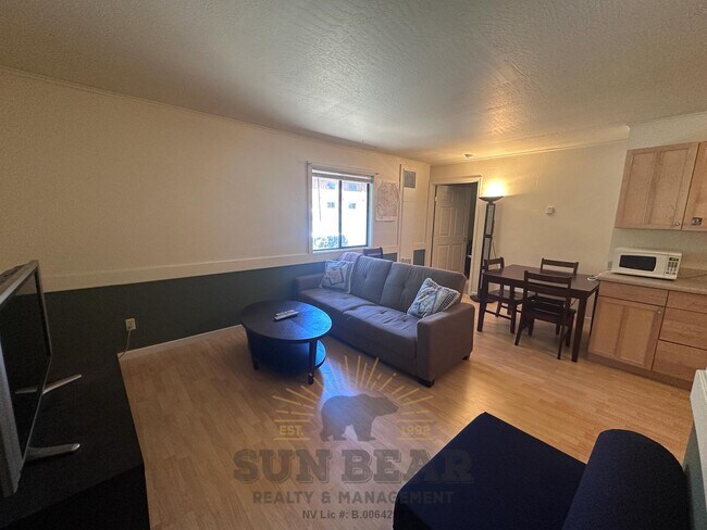 Building Photo - 1 Bedroom in the Pinebrok Complex - Centra...