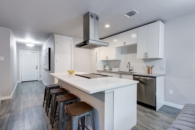 Building Photo - 3208 Northeast Dr