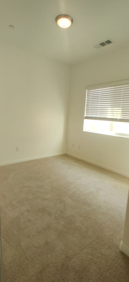 Building Photo - 4 Bed 2 Bath Home in NE Bakersfield!
