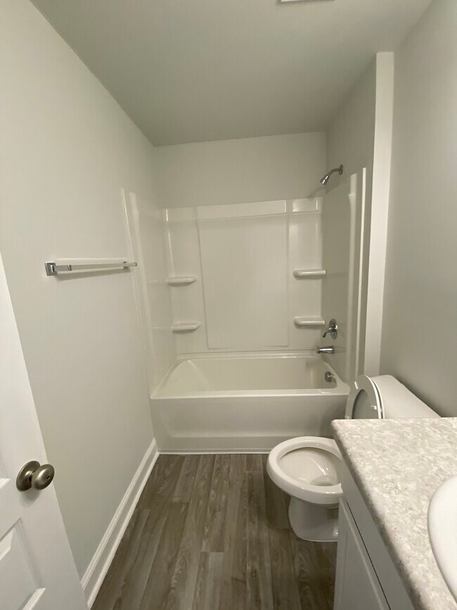 Guest bathtub/ shower - 78 Horizon Ln