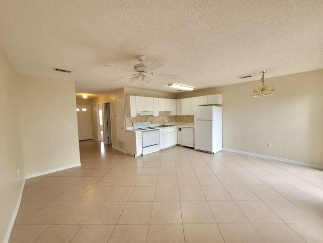 Building Photo - 647 Virginia Oak Ct