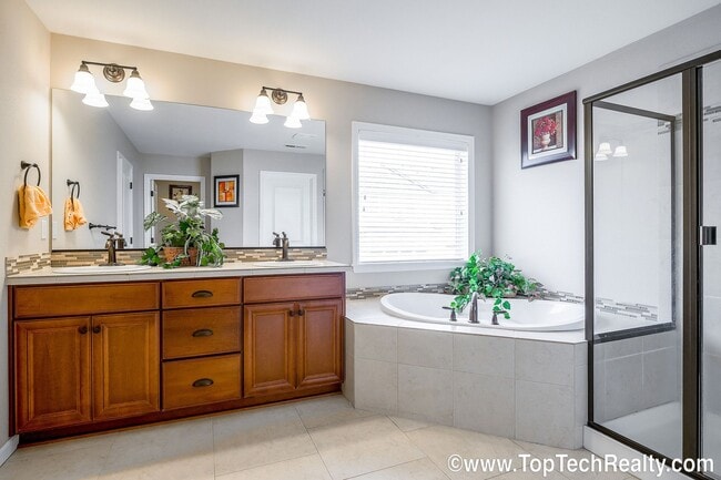 Building Photo - Beautiful Home & Ideal Location! | 5 Beds + 3 Full Baths | Gorgeous Appliances | ***Large Backyar...