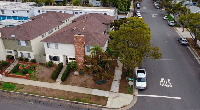 Building Photo - 502 N Ditmar St