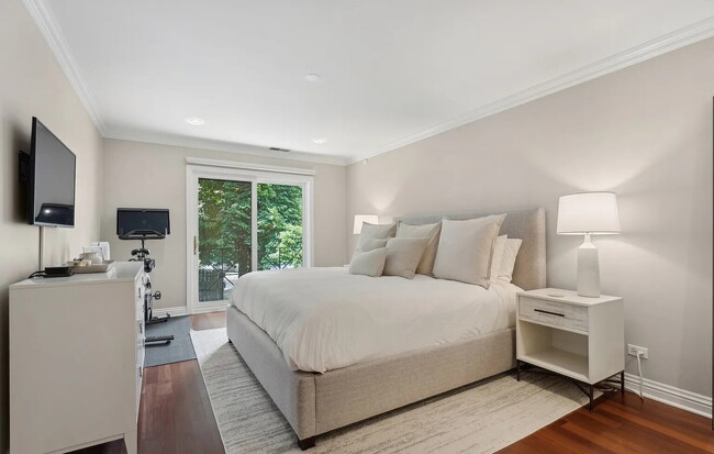 Building Photo - Comfortable and Spacious Rental Opportunity