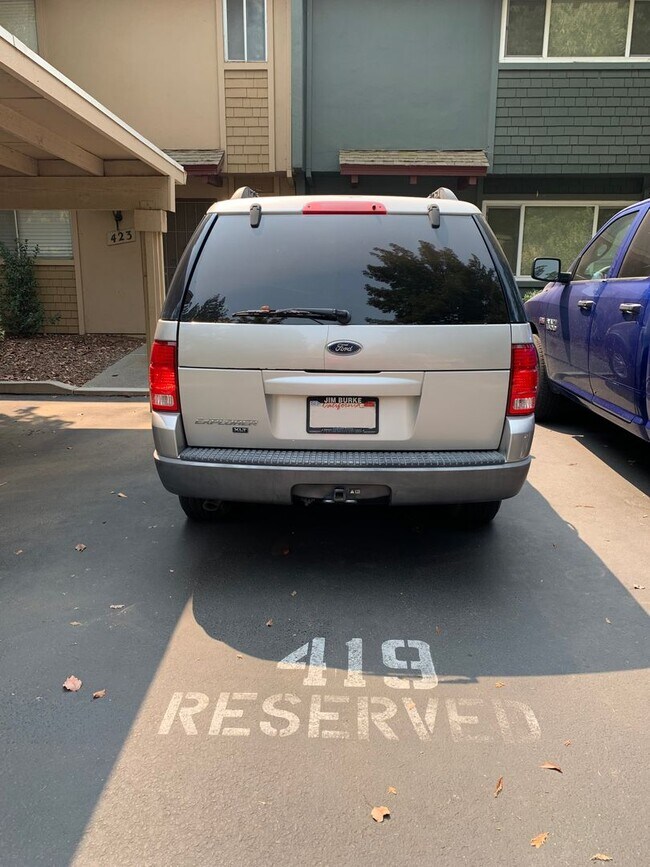 Building Photo - Adorable 3 Bed 1.5 Bath Covell Commons Condo ( fall Rental )