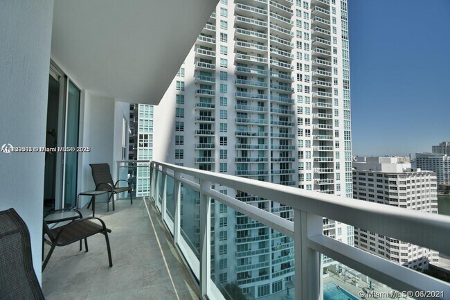Building Photo - 951 Brickell Ave