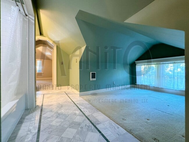 Building Photo - South Hill Swank