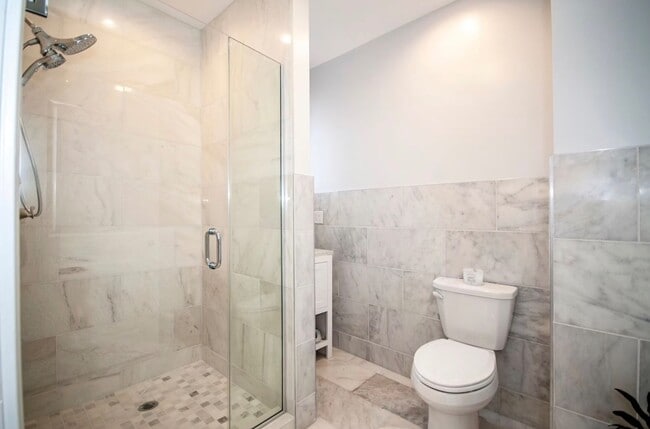 Building Photo - 80 Marion St