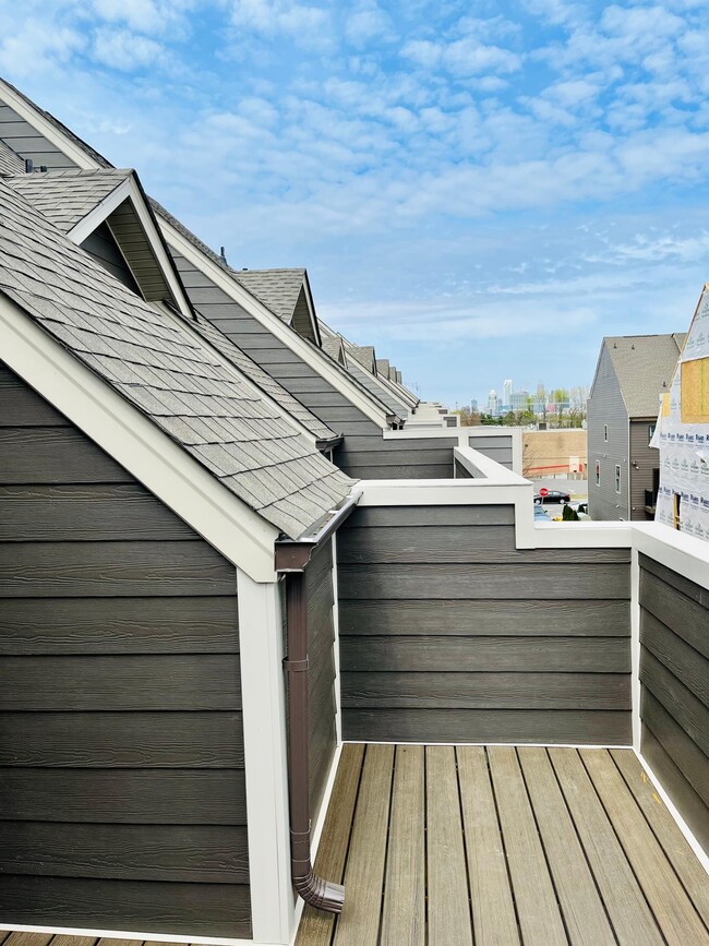 Building Photo - 3635 S Tryon St