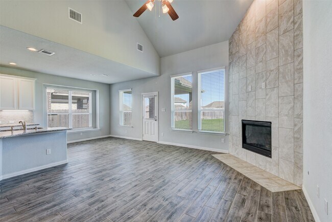 Building Photo - 23421 Vineyard Dr