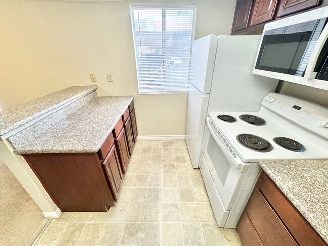 Building Photo - 4361 Alexis Dr