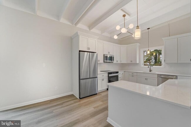 Building Photo - 611 Tebbston Dr