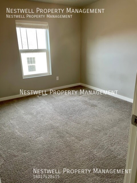 Building Photo - Amazing End-Row Townhome in Traverse Mountain
