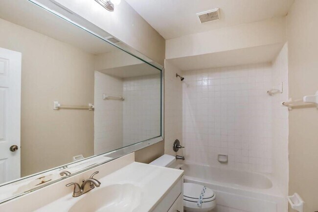 Building Photo - 5550 NW 49th Ave