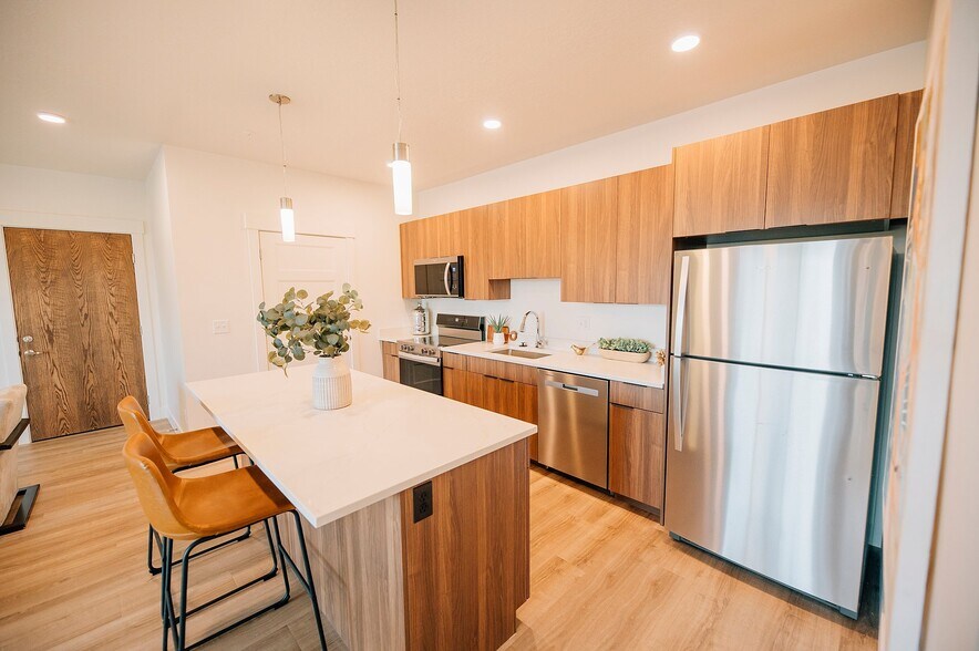 Building Photo - 43 W 400 S