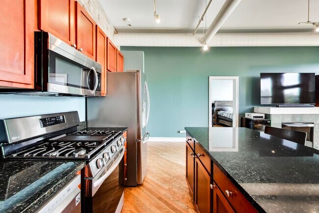 Building Photo - 1400 N Milwaukee Ave