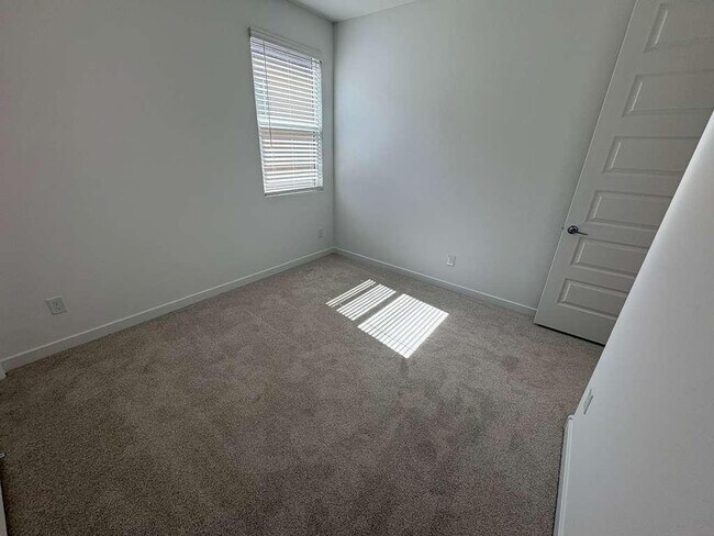 Building Photo - 4738 E Kenneth Ln