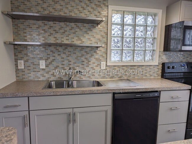 Building Photo - Remodeled house in Reynoldsburg (Groveport Schools)