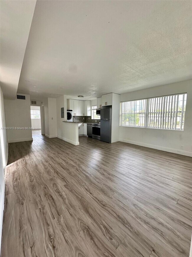 Building Photo - 515 SE 9th St