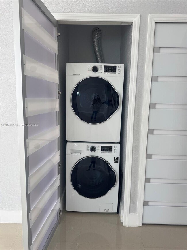 Building Photo - 7250 NW 177th St