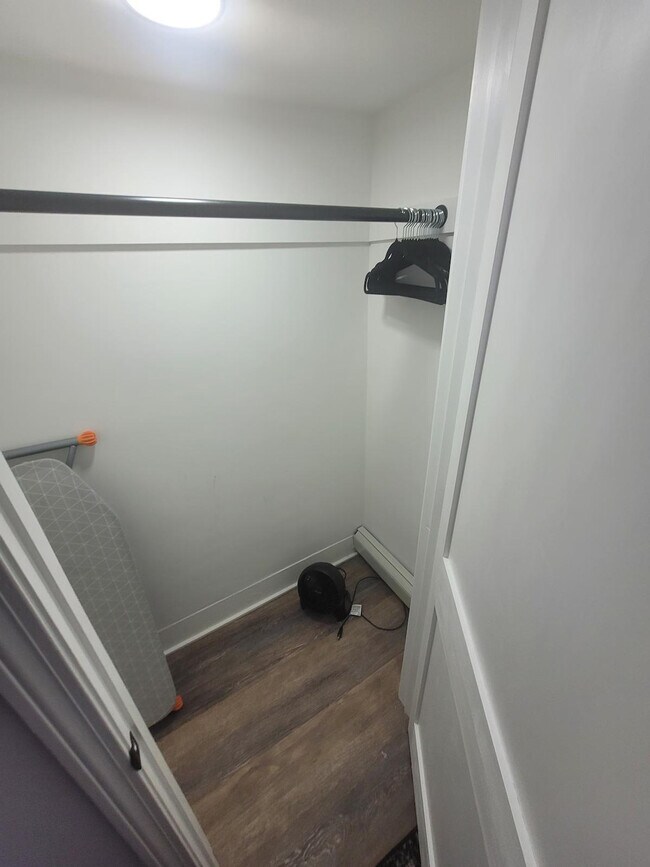 Building Photo - 23 Handy St