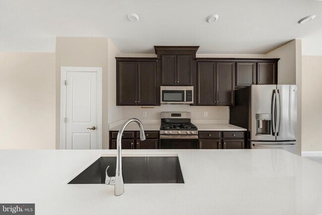 Building Photo - 3525 Carnaby St