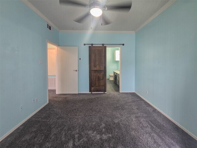 Building Photo - 921 Marine Dr